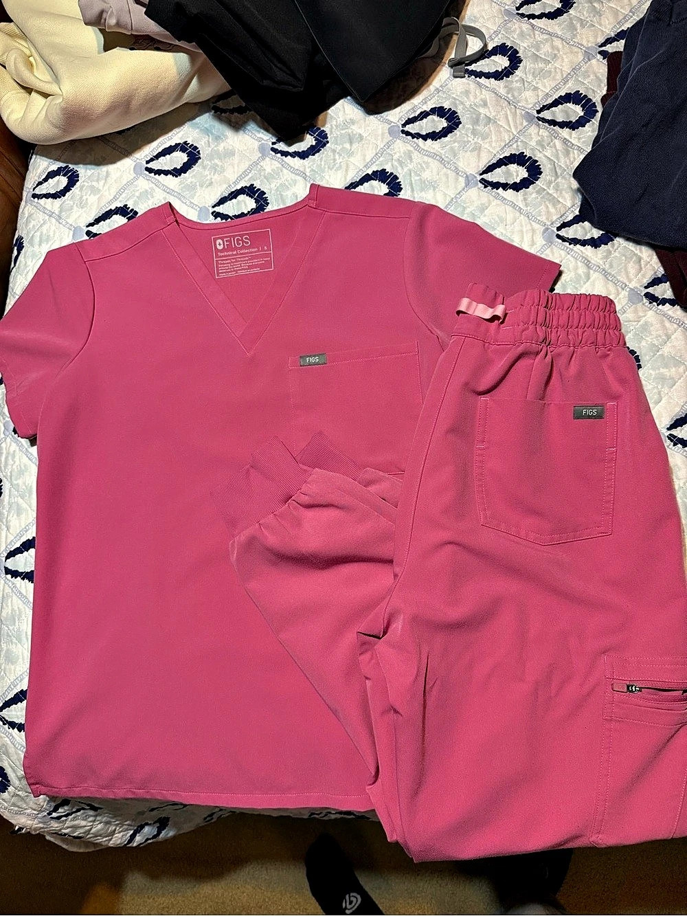 FIGS Technical Collection Pink Small